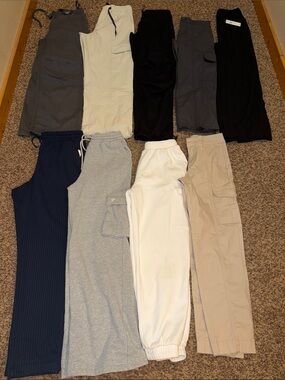 Bundle of women’s XS pants/sweats. Will sell bundled or separately.